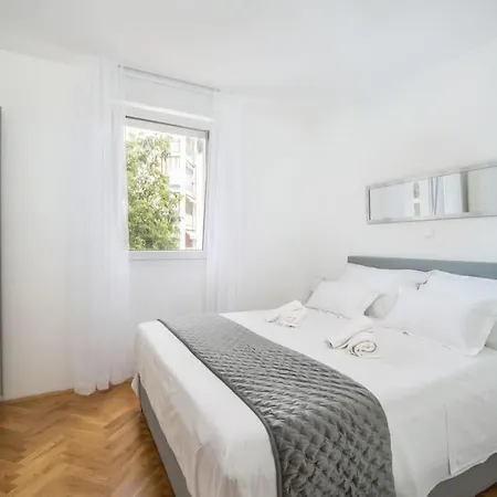 Maris Apartment *